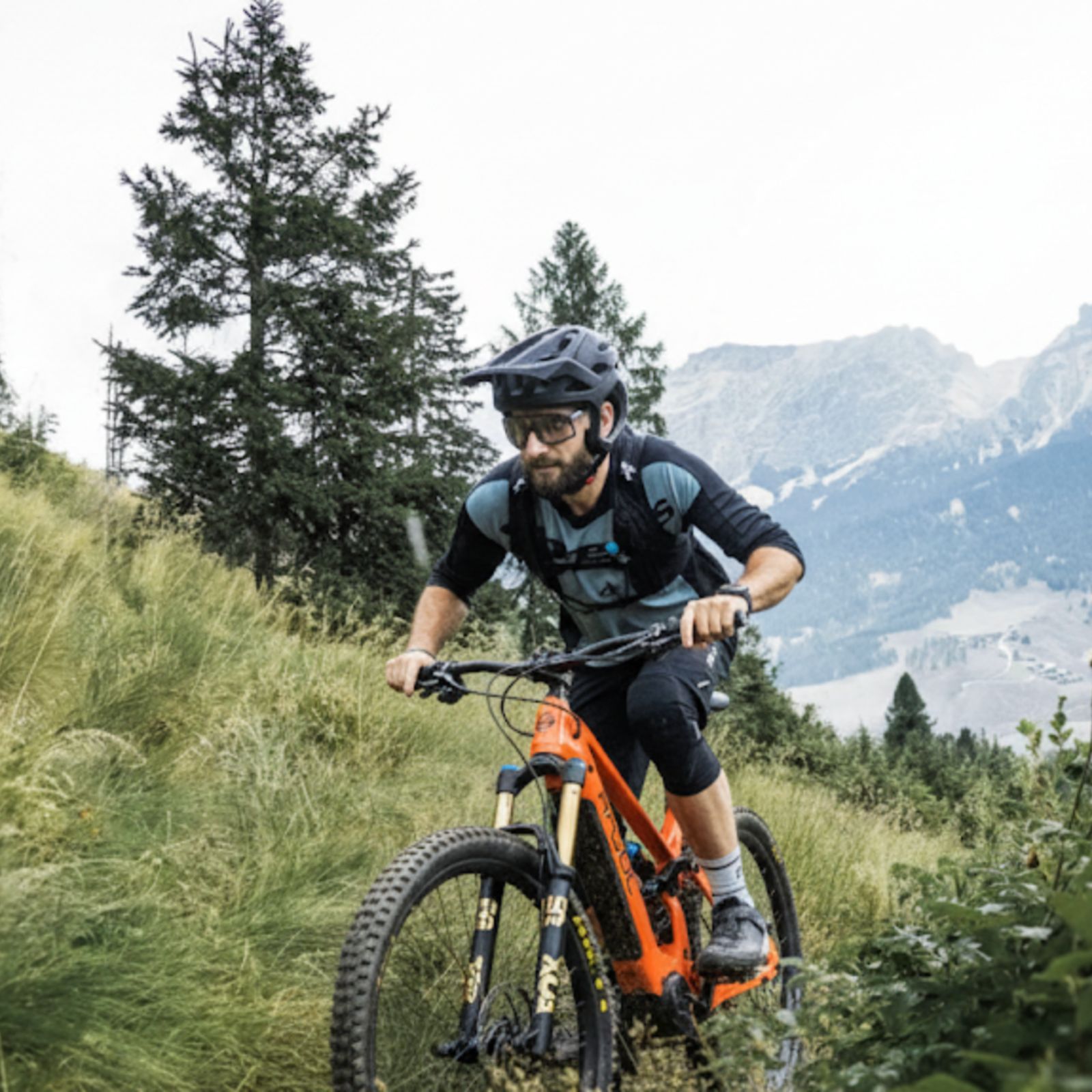 E-Mountain Bike Rider